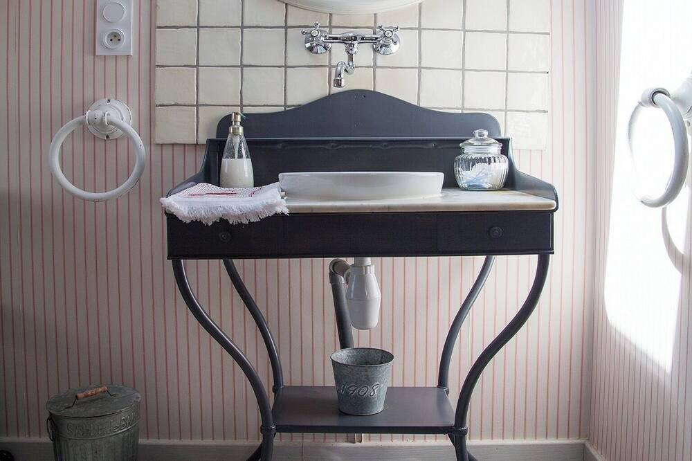 Photo of Bathroom in Les Herbiers