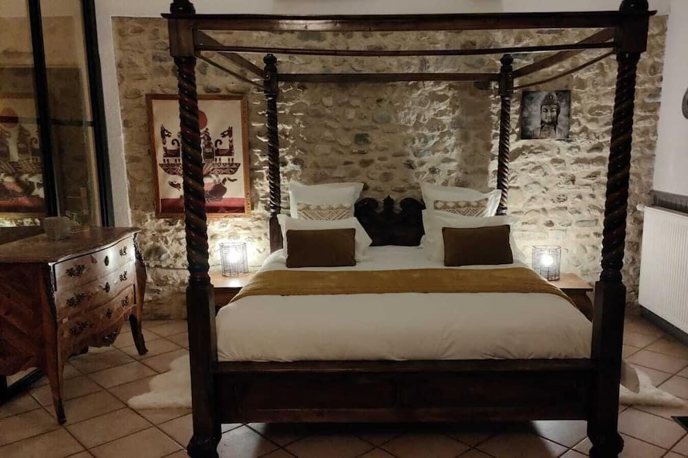 Photo of Others in Crest