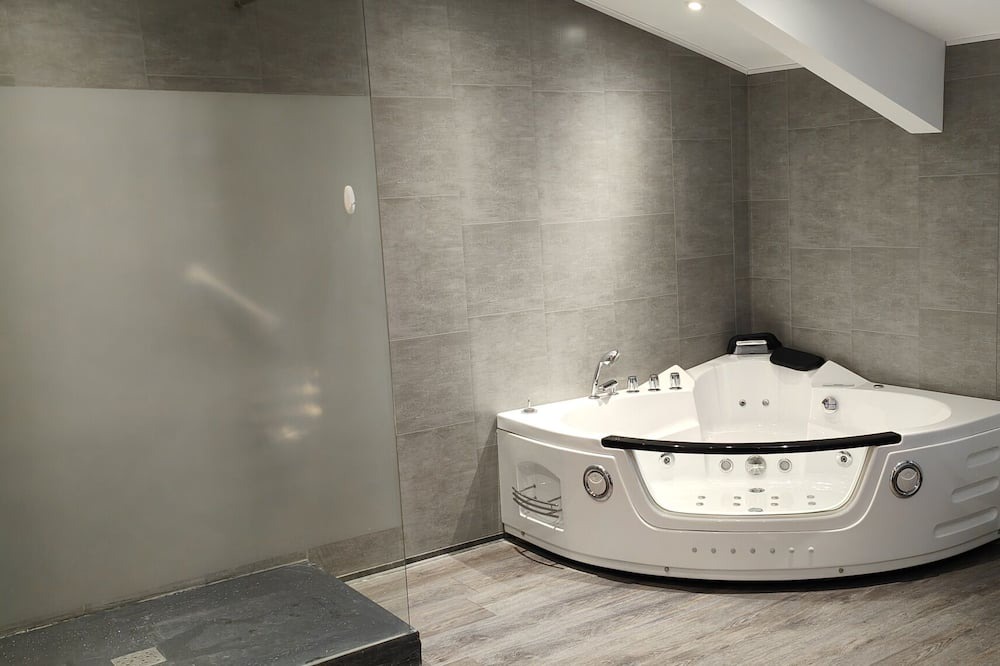 Photo of Others in Crest