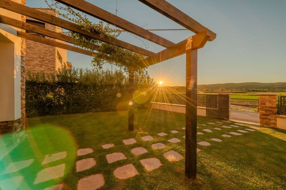 Photo of Outdoor in Albons