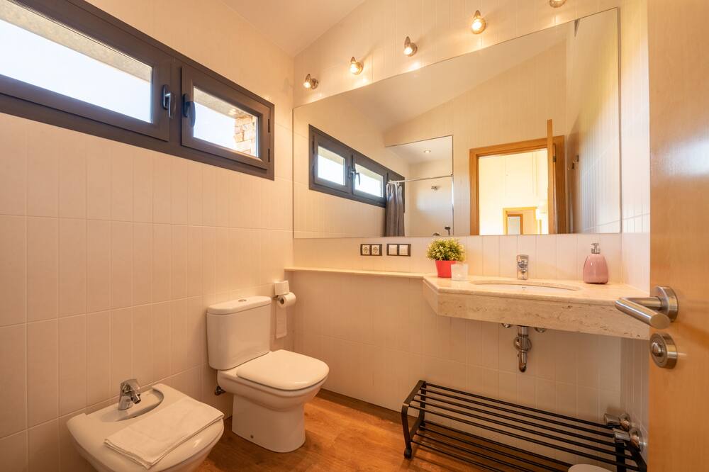 Photo of Bathroom in Albons