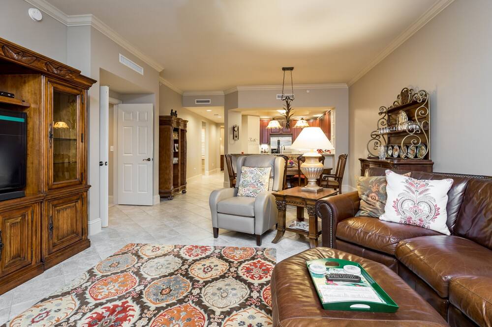 Photo of Livingroom in Ave Maria