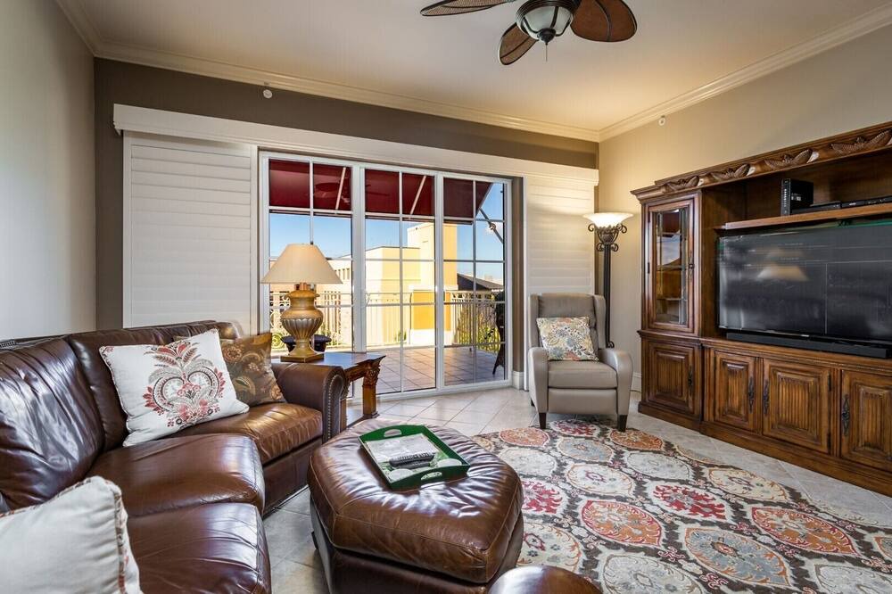 Photo of Livingroom in Ave Maria
