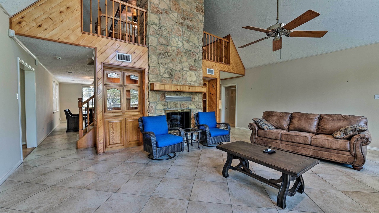 Photo of Livingroom in Decker Prairie