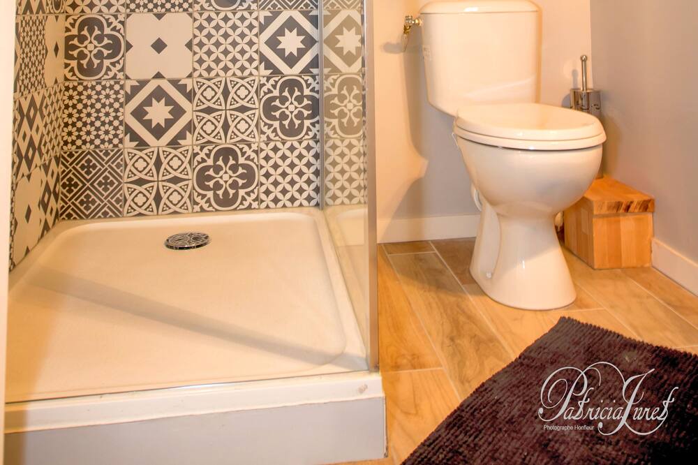 Photo of Bathroom in Saint-Martin-du-Littoral
