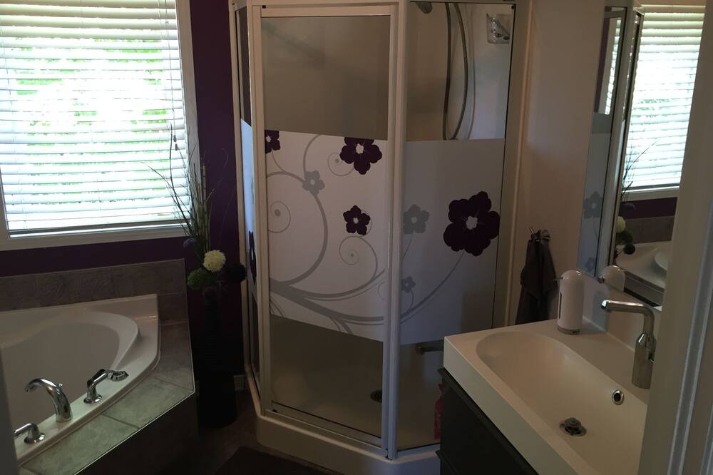 Photo of Bathroom in Sainte-Julie