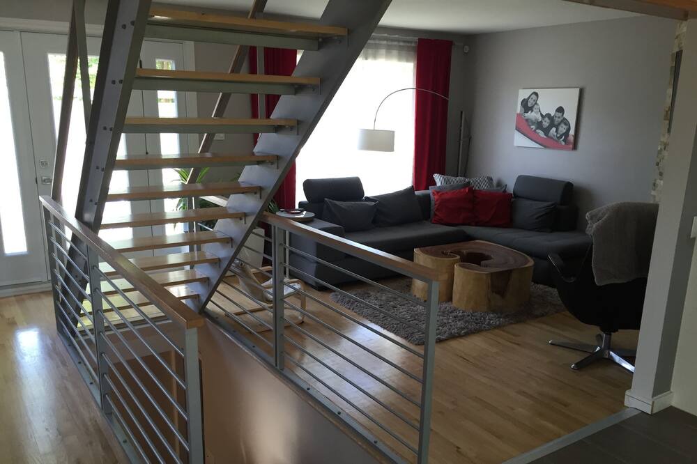 Photo of Livingroom in Sainte-Julie