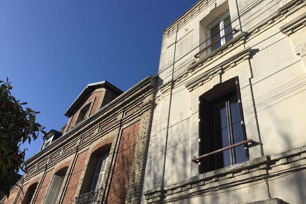 Photo of Outdoor in Anatole France Danton