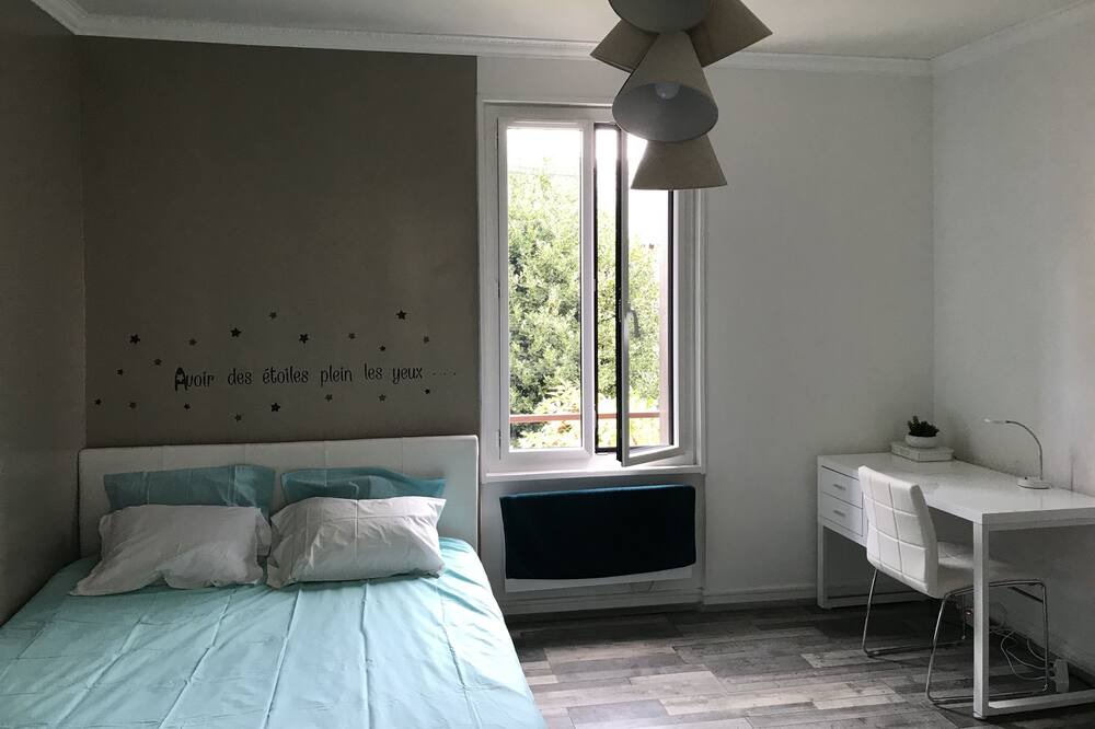 Photo of Bedroom in Anatole France Danton