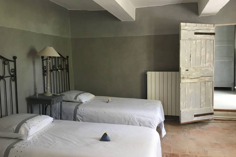 Photo of Bedroom in Bedarrides