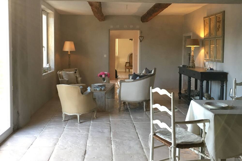 Photo of Livingroom in Bedarrides