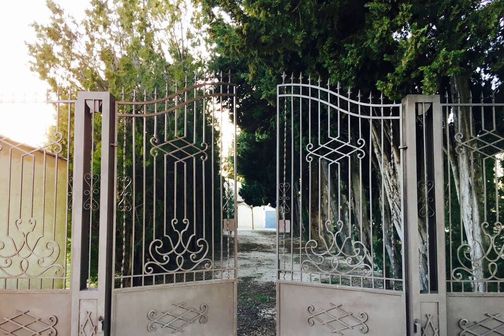 Photo of Outdoor in Bedarrides