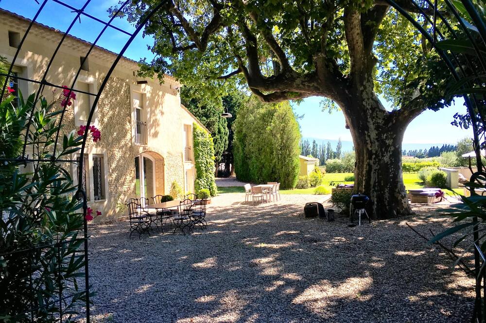 Photo of Outdoor in Bedarrides