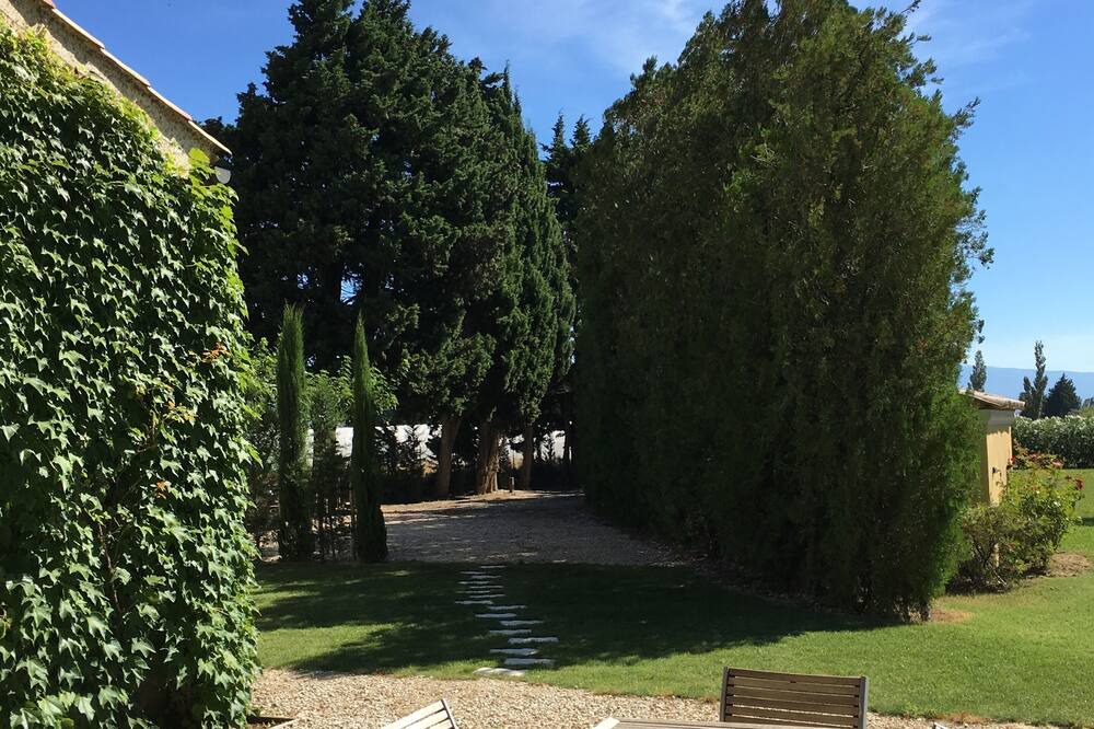Photo of Outdoor in Bedarrides
