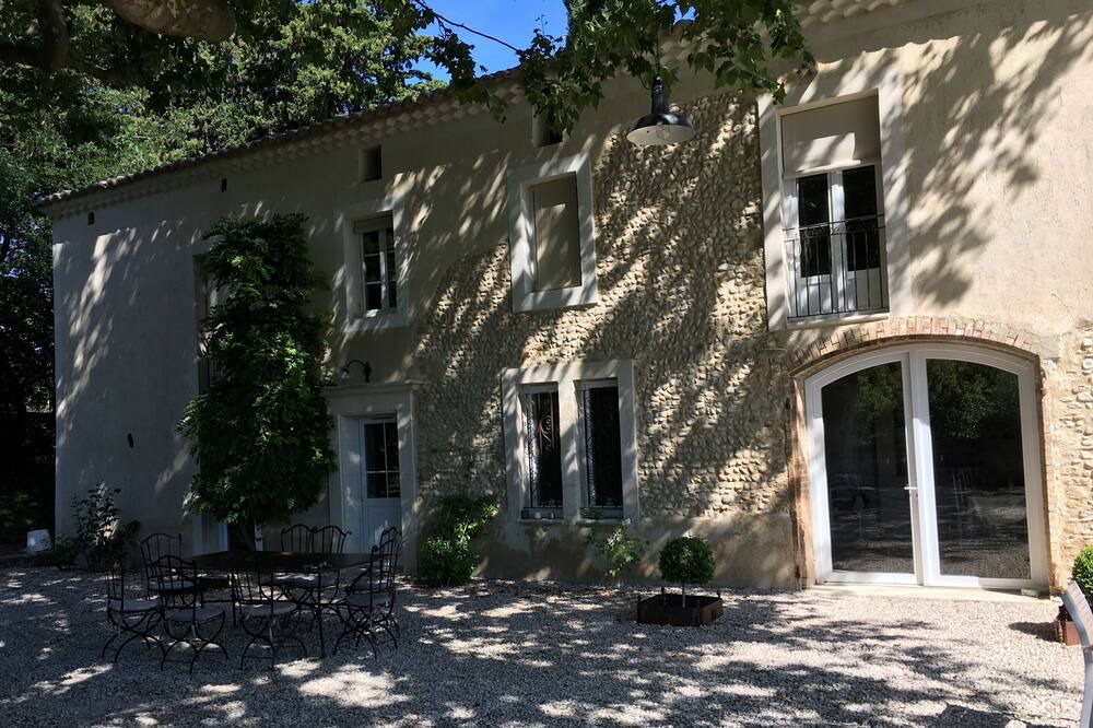 Photo of Outdoor in Bedarrides