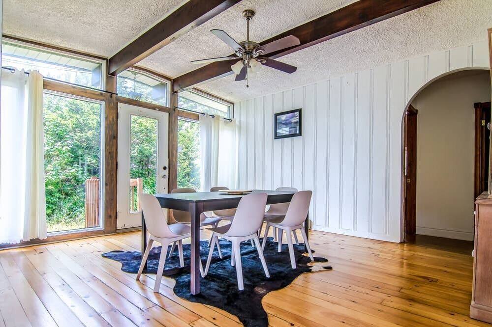 Photo of Livingroom in Saint-Sauveur