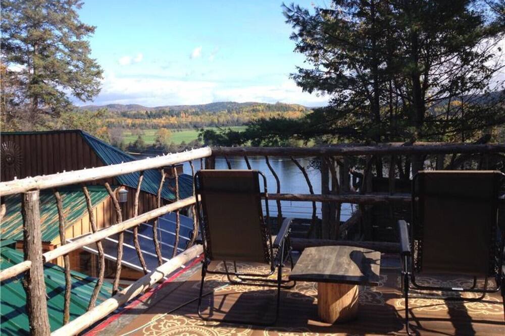 Photo of Patio Balcony in La Peche