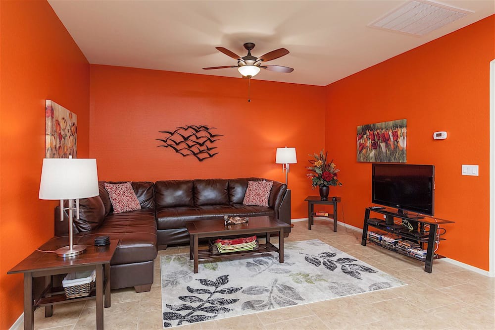 Photo of Livingroom in Surprise Farms