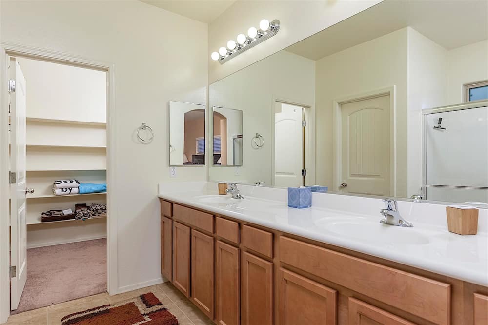 Photo of Bathroom in Surprise Farms
