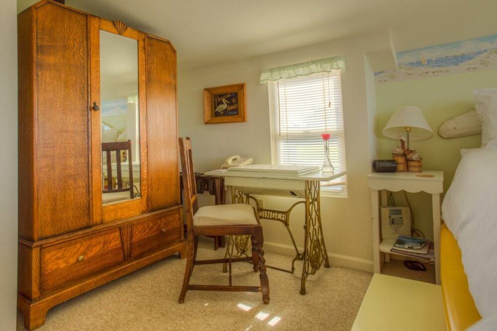 Photo of Bedroom in Moss Landing