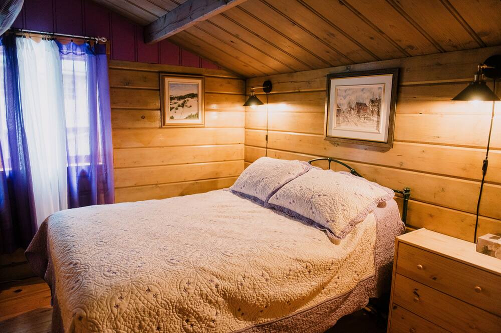 Photo of Bedroom in Saint-Sauveur