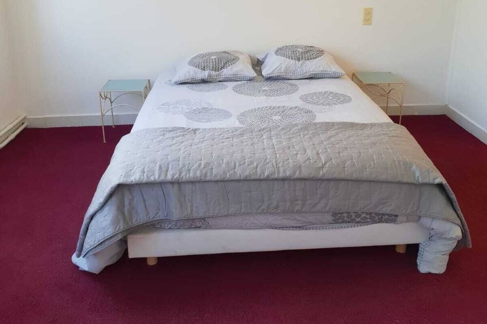 Photo of Bedroom in Angerville