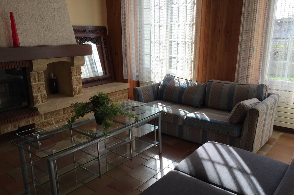 Photo of Livingroom in Angerville