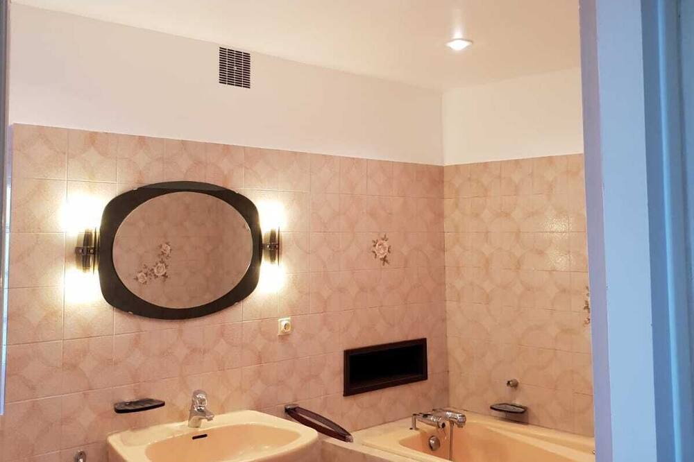 Photo of Bathroom in Angerville