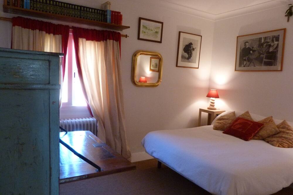 Photo of Bedroom in Garriguella