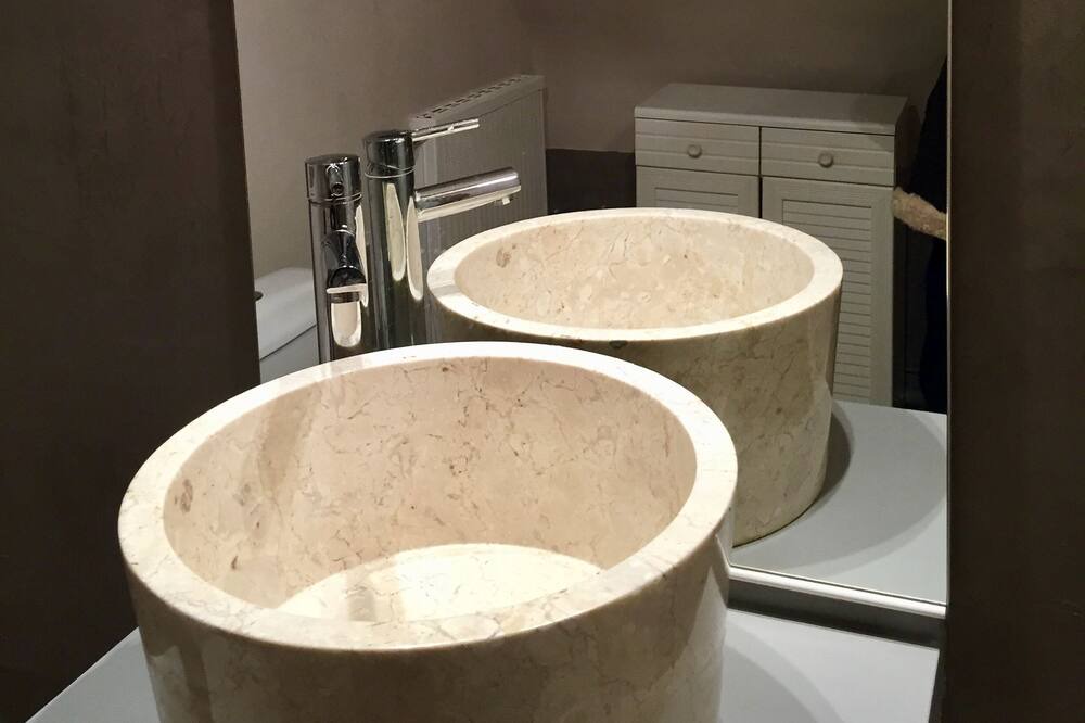 Photo of Bathroom in Belabre