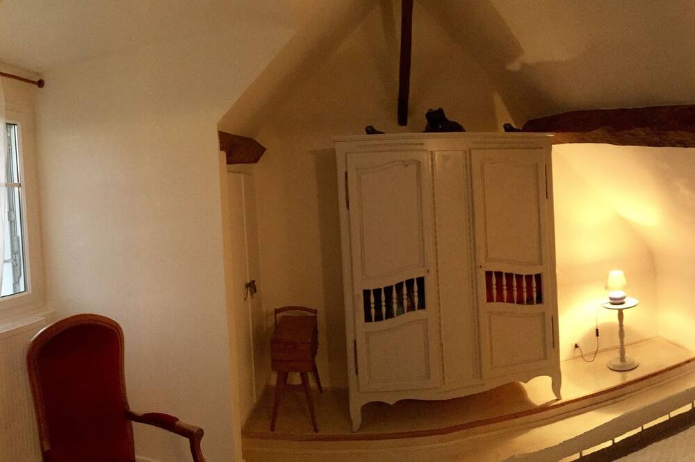 Photo of Bedroom in Belabre