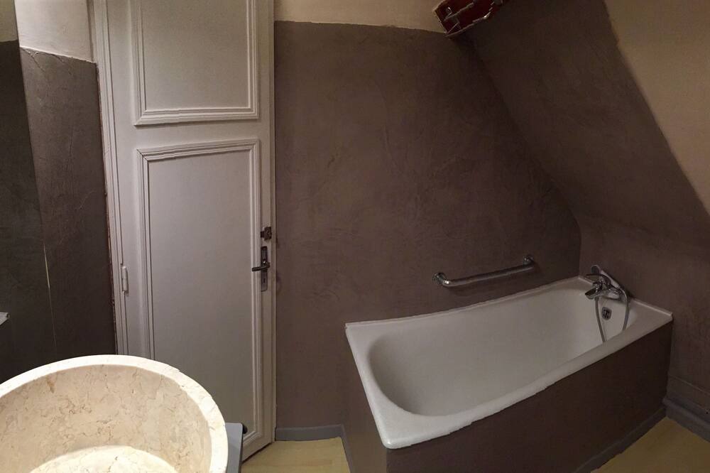 Photo of Bathroom in Belabre