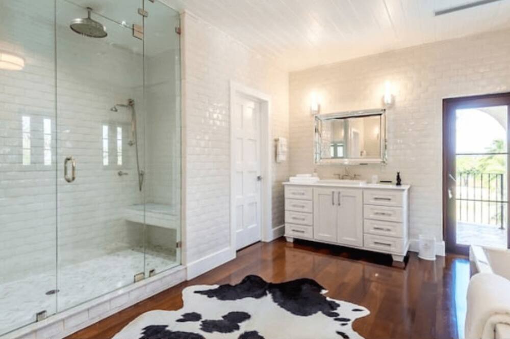 Photo of Bathroom in Northeast Miami