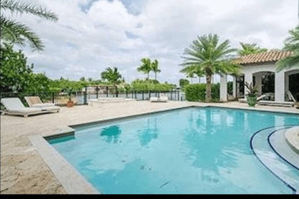 Photo of Outdoor in Northeast Miami