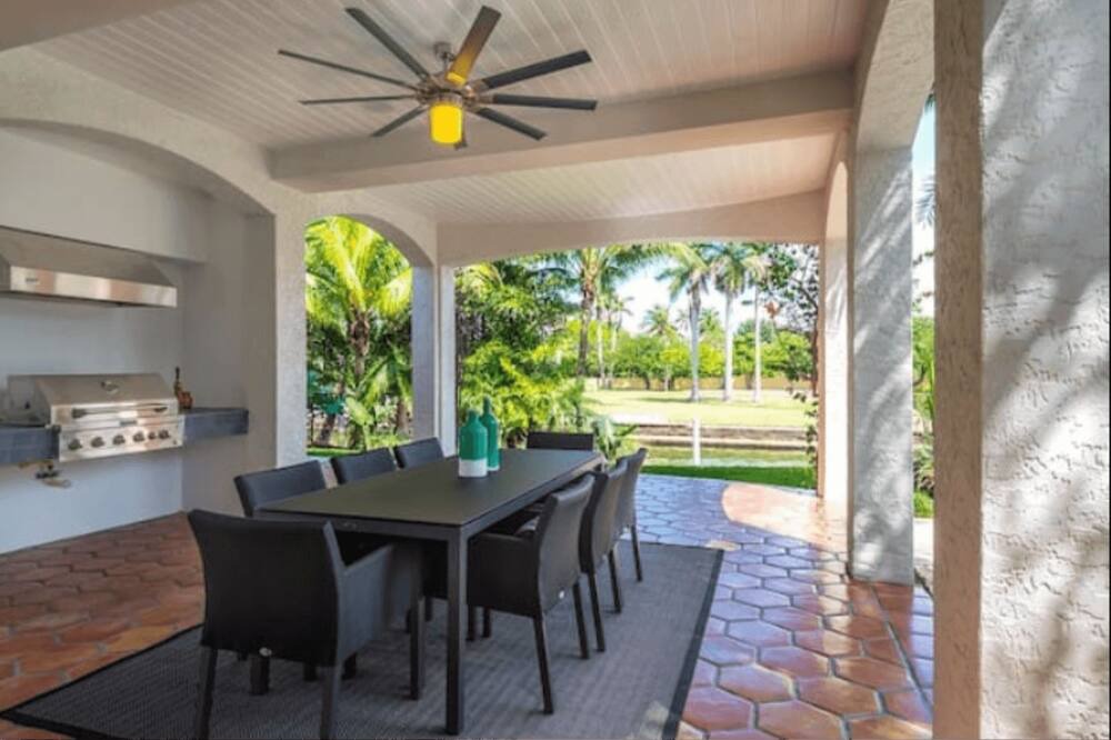 Photo of Patio Balcony in Northeast Miami