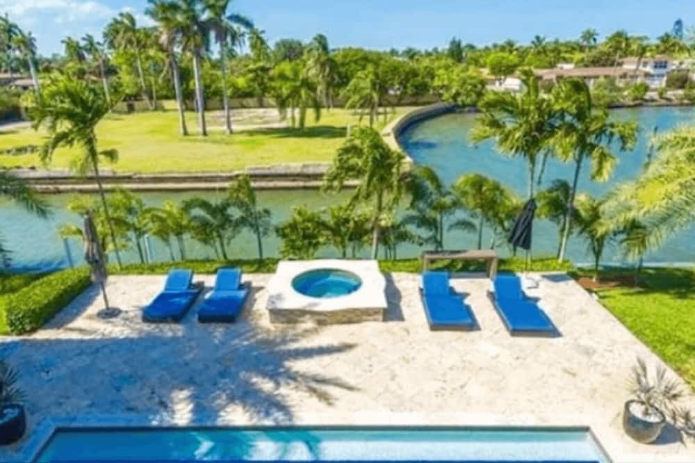 Photo of Outdoor in Northeast Miami