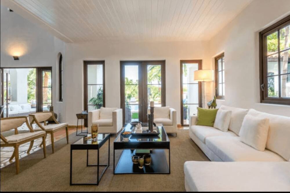 Photo of Livingroom in Northeast Miami