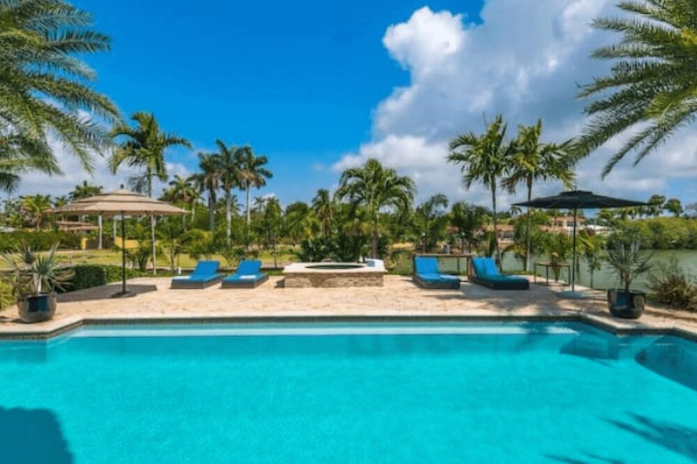 Photo of Outdoor in Northeast Miami