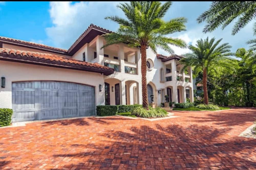 Photo of Outdoor in Northeast Miami