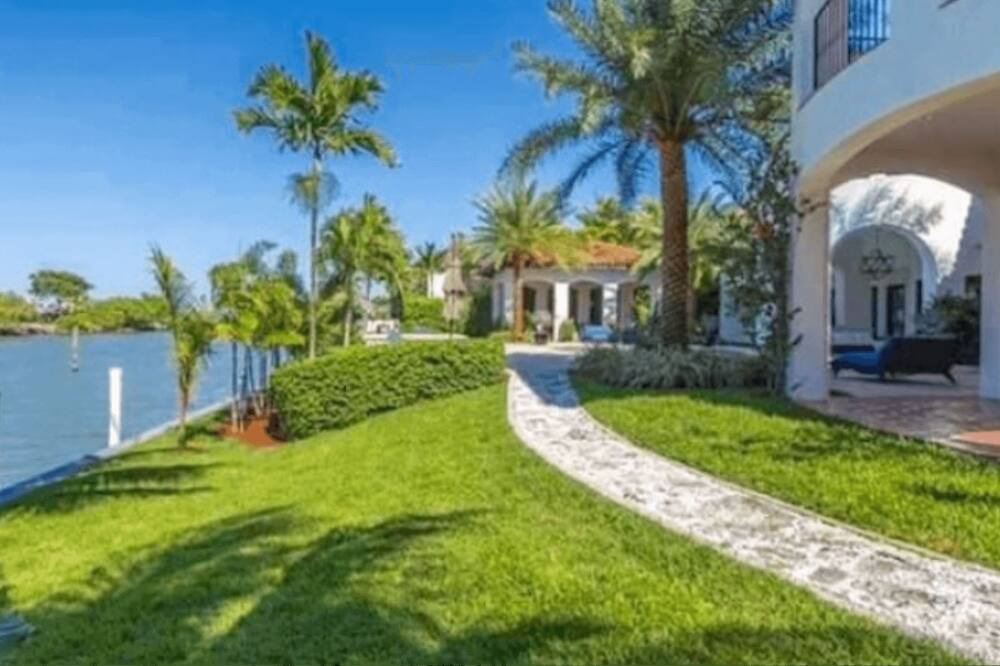 Photo of Outdoor in Northeast Miami