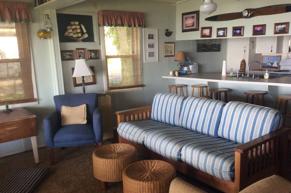 Photo of Livingroom in West Livingston