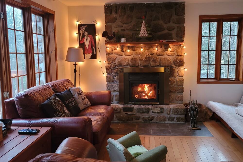 Photo of Livingroom in Sainte-Ann-des-Lacs