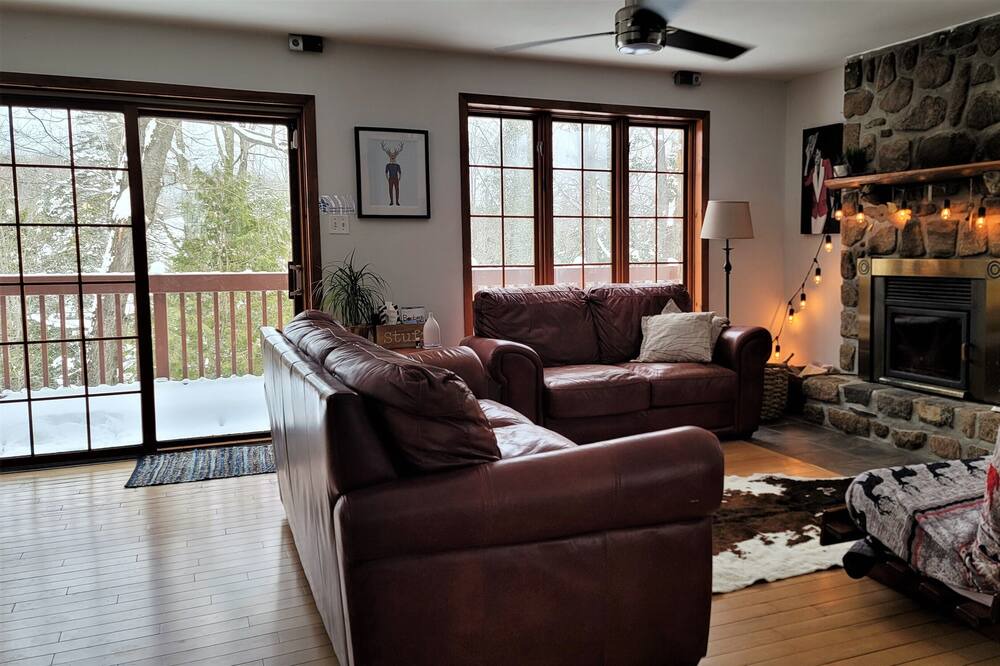 Photo of Livingroom in Sainte-Ann-des-Lacs