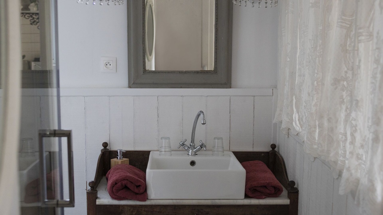 Photo of Bathroom in Cahon
