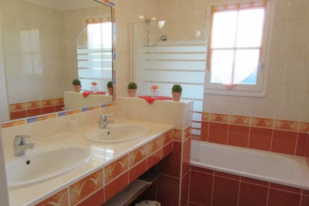 Photo of Bathroom in Saint-Jean-de-Monts