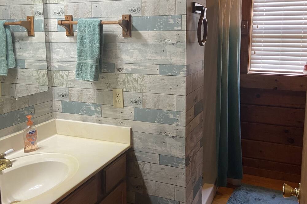 Photo of Bathroom in Drasco
