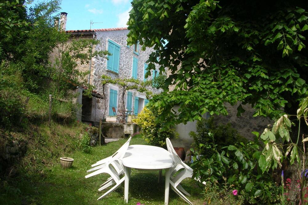 Photo of Outdoor in Saint-Pierre-de-Riviere