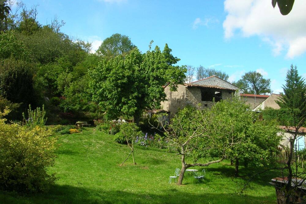 Photo of Outdoor in Saint-Pierre-de-Riviere