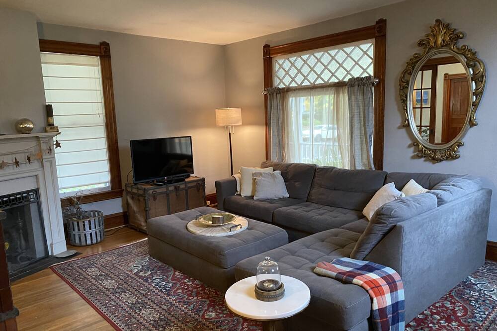 Photo of Livingroom in Skaneateles Historic District