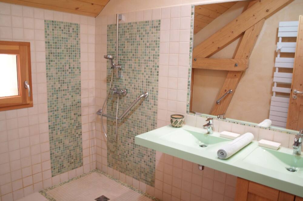 Photo of Bathroom in Montagnole